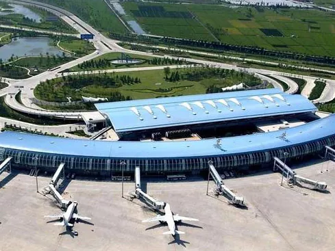 Τερματικό αεροδρομίου με χαλύβδινο πλαίσιο